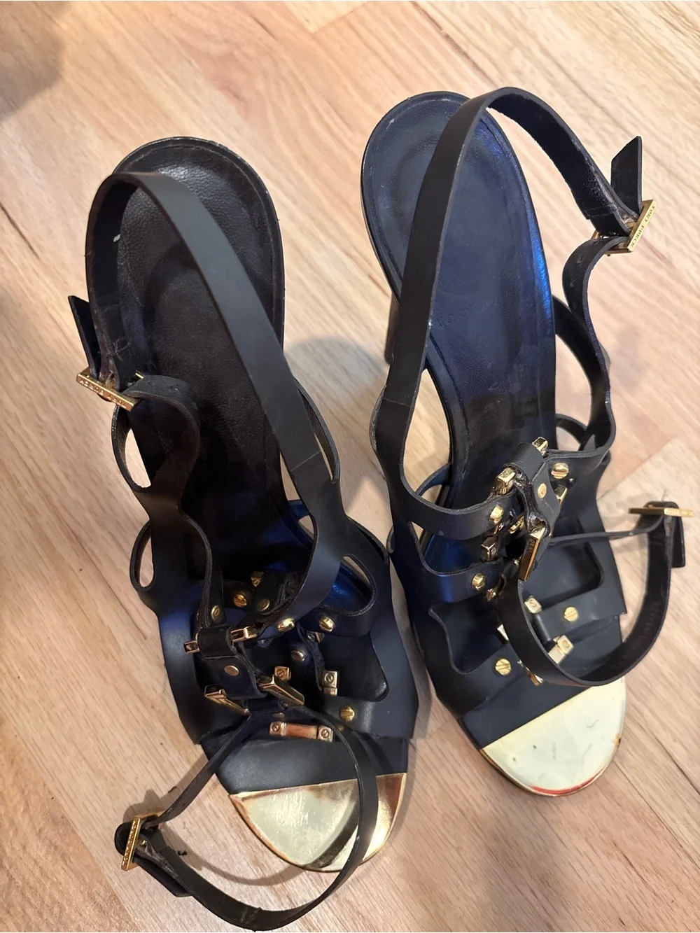 Tory Burch Francesca sandals in a black leather gladiator style size 8.5